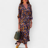 Rochie cu decolteu în V și design retro