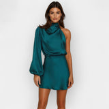 Rochie Satinată cu Design Asimetric