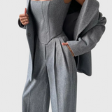 Costumul de pantaloni Evena pentru încredere și eleganță