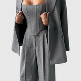 Costumul de pantaloni Evena pentru încredere și eleganță