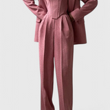Costumul de pantaloni Evena pentru încredere și eleganță