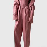Costumul de pantaloni Evena pentru încredere și eleganță