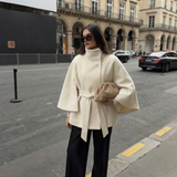 Chloe | Sacou cu Guler Înalt și Curea