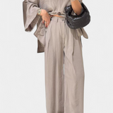 Eli set oversized cu top cu decolteu în V și pantaloni drepți
